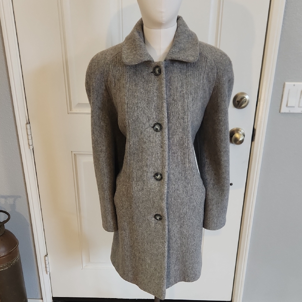 Elegant Women's Gray Pea Coat